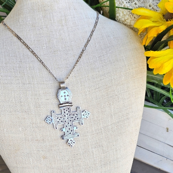 Jewelry - 925 sterling necklace & tribal pendant